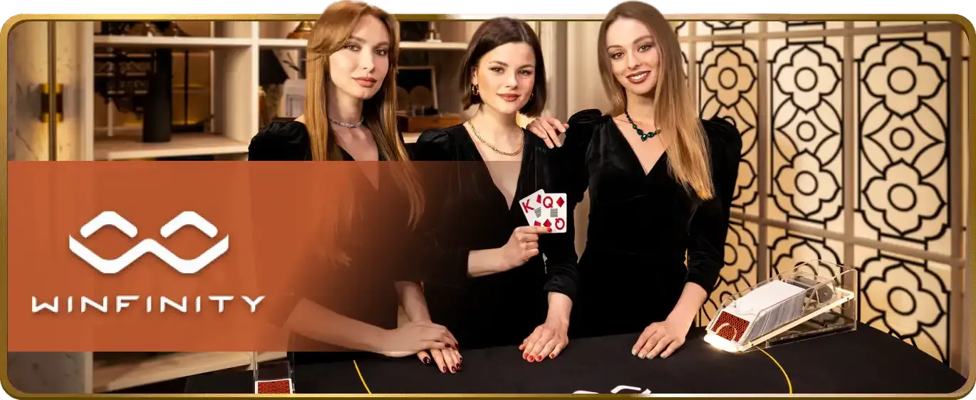 Các quân bài poker trên bàn xanh