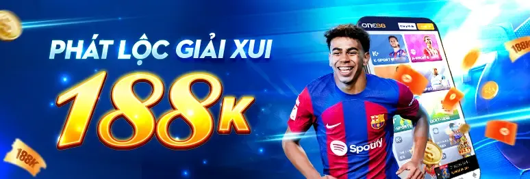 Cúp Champions League rực rỡ dưới ánh đèn sân vận động